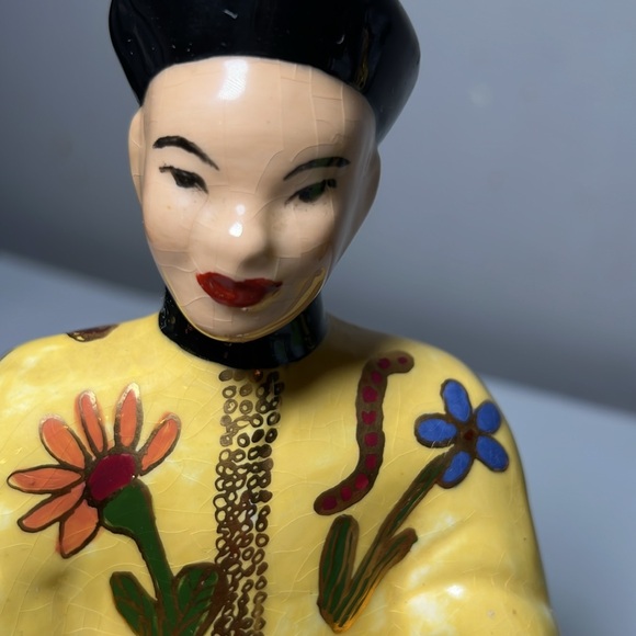 Vintage HandPainted Figurines Gold Trim Set of 2 - Picture 6 of 11